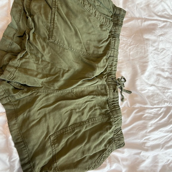Green linen Gap Shorts - Picture 1 of 4